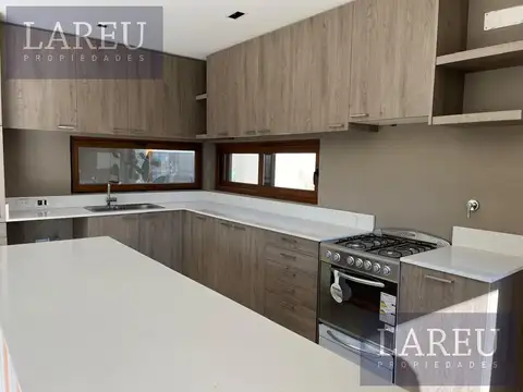 Casa en Alquiler en Manzanares, USD 1.700