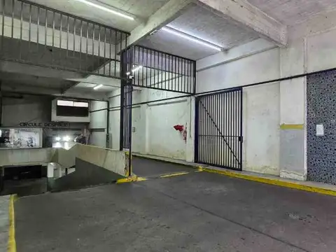 VENTA COCHERA FIJA EN GARAGE EN MONSERRAT