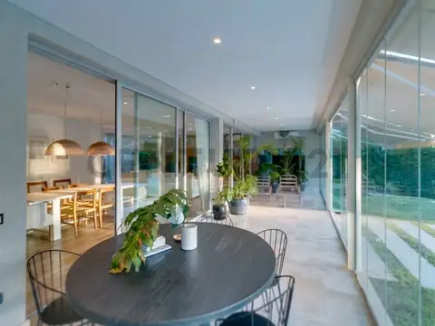 Casa 5 ambientes con 3 baños