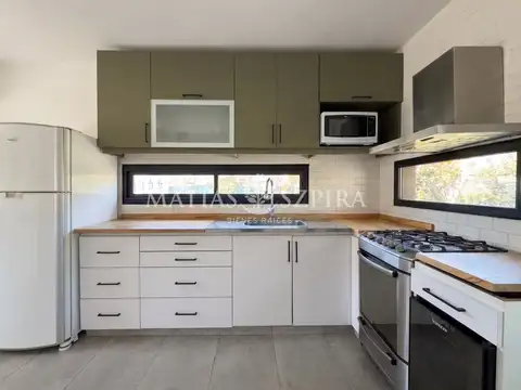 Casa en Alquiler con 2 cocheras