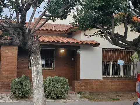 CASA EN VENTA - 3 Ambt.