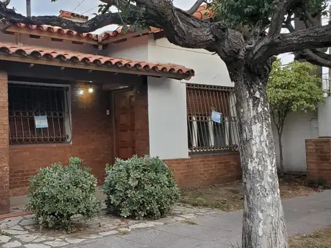 Casa en Venta en Haedo, USD 210.000