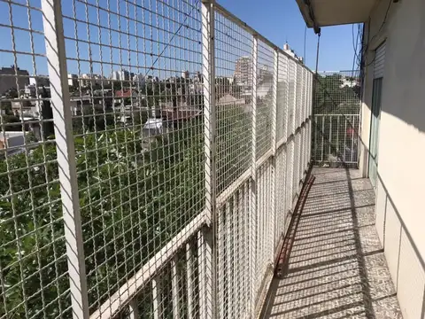 ALQUILER DEPTO 3 AMB CON GRAN BALCON EN FLORES