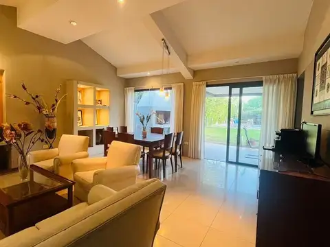 Casa 7 ambientes con 5 baños
