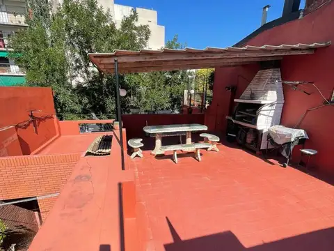 Venta de Casa 4 AMBIENTES + 2 LOCALES en Colegiales, Capital Federal