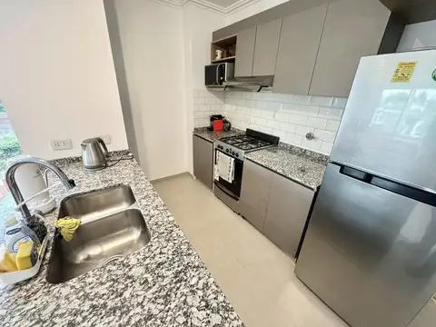 Departamento 2 ambientes en excelente estado y ubicación.