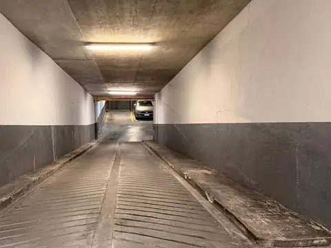 VENTA COCHERA FIJA Y CUBIERTA LA LUCILA VTE LOPEZ