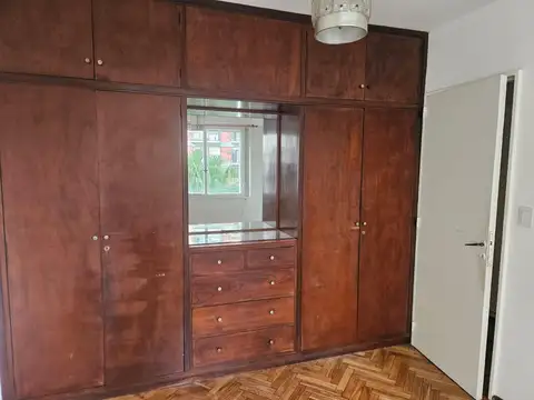 Dos ambientes en Balvanera, a media cuadra de Rivadavia y estacion Loria subte A