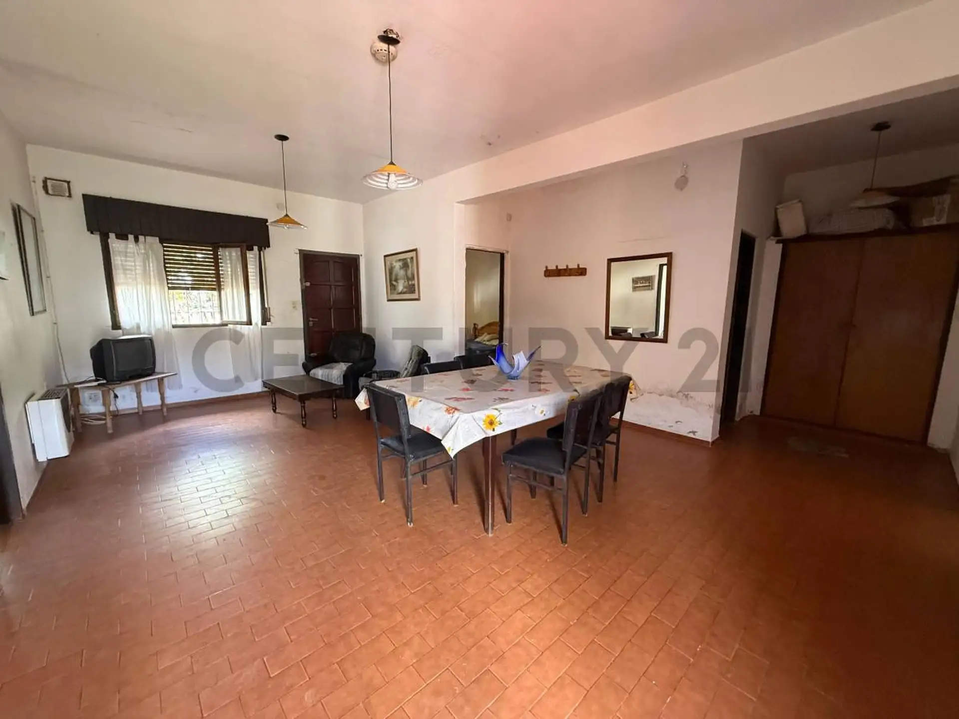 Casa 4 ambientes con parque y cochera. Barrio Parque Camet