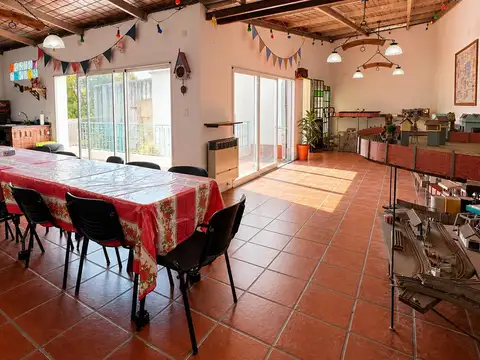 Ciudadela: Venta de PH Tipo Casa 4 Amb - Sin Expensas - Quincho, Patio y Balcón