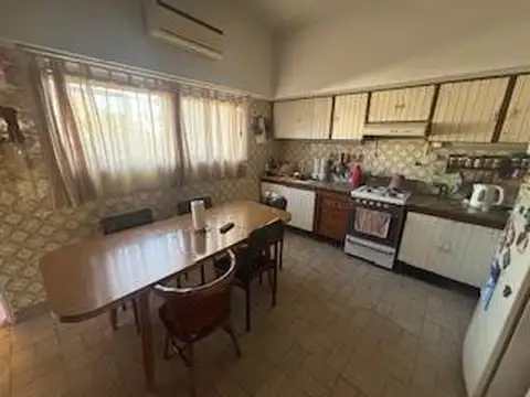 Local en Venta en Olivos, USD 390.000