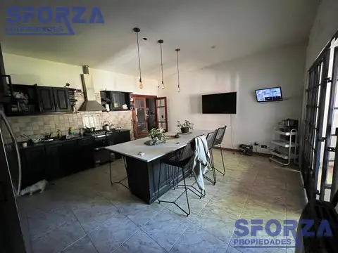 Casa en Venta con 3 cocheras