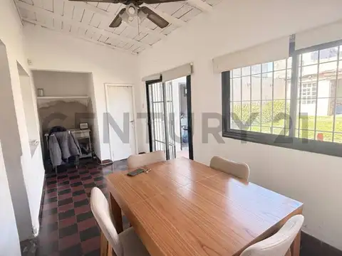 Casa en Venta de 2 dormitorios, tres ambientes, Tolosa,  Buenos Aires.