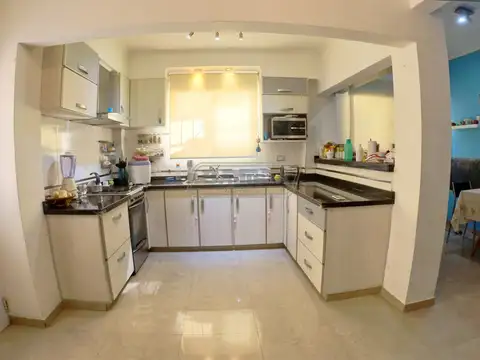 Depto Tipo Casa en Venta en San Nicolás, USD 170.000