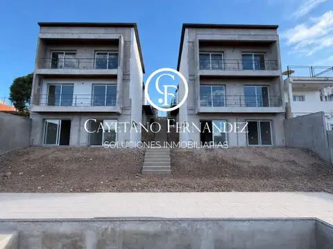 Casa en Alquiler con 1 cochera