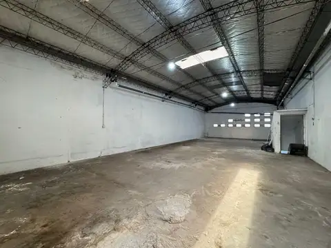 Galpon en Alquiler 8  mts Frente