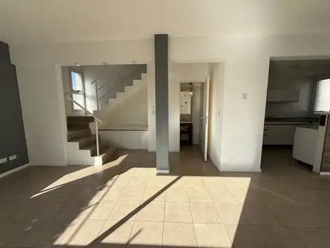Depto Tipo Casa en Alquiler con 1 cocheras