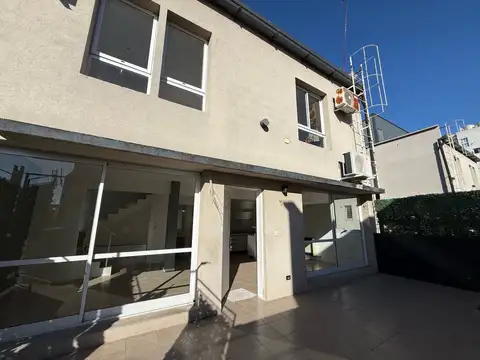 Depto Tipo Casa 3 ambientes con 2 baños