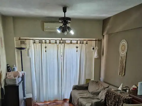 Departamento 3 ambientes al frente con balcón