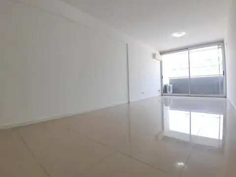 MONOAMBIENTE AL FRENTE CON BALCON