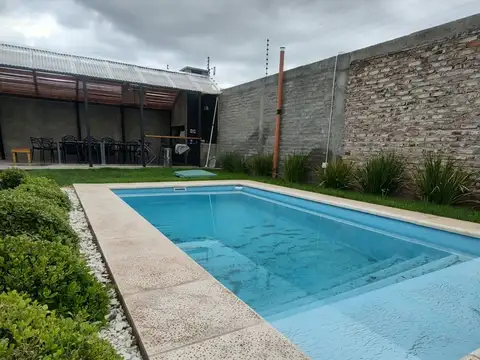 ALQUILER EN GUAYMALLÉN- PILETA-QUINCHO-GRAN JARDÍN