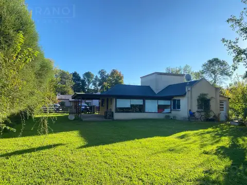 Venta Casa 4 amb en Parque Sakura, Exaltación de la Cruz. Ubicacion central dentro del barrio.