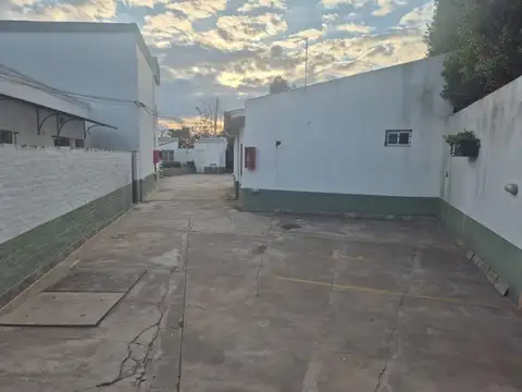 Depto Tipo Casa en Alquiler con 1 cocheras