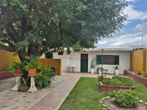 REMAX VENDE CASA 4 DORM. Bº MATIENZO GRAN PATIO
