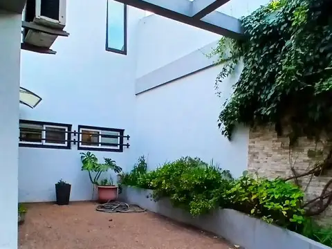 Oportunidad Casa 3 Ambientes con cochera excelente Zona 220 M2  Escucha Ofertas