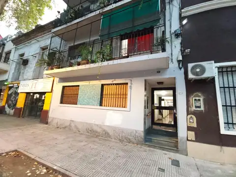 Avenida Hipolito Yrigoyen al 4000