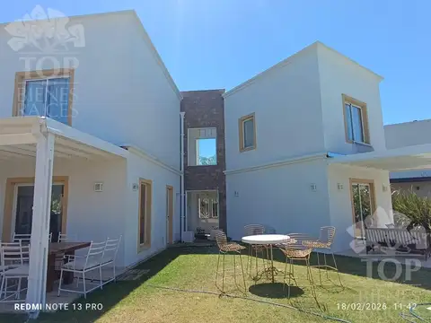 Casa 5 ambientes con 3 baños