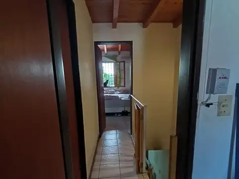 Casa 6 ambientes con 2 baños