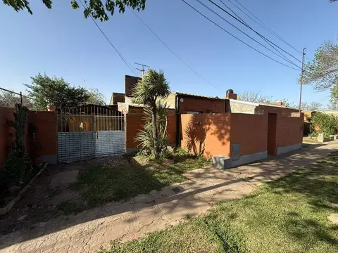 VENTA CASA + DPTO INTERNO EN BARRIO SUR