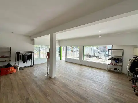 Local en Venta 69 años