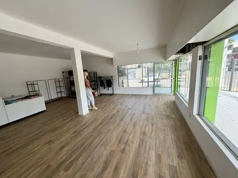 Local en Venta 69 años