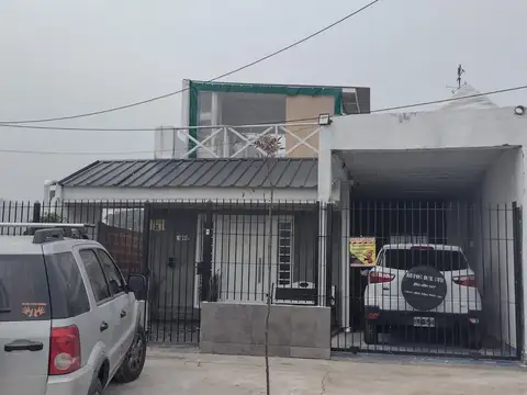 Excelente casa + dos deptos en Barrio Santa Ana, Glew