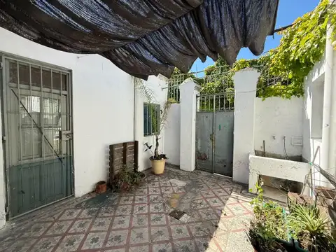 Depto pasillo. 2 habitaciones. Patio. Comodin. Sin expensas
