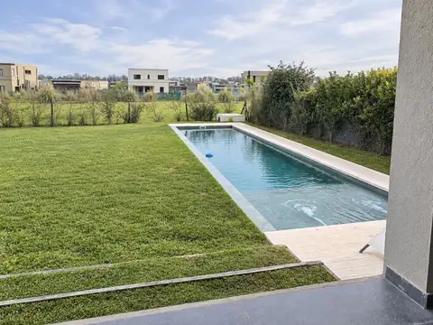 VENTA DE CASA EN SANTA ELENA - PILAR