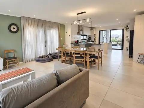 Casa 4 ambientes con 3 baños