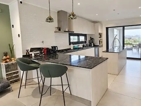 VENTA DE CASA EN SANTA ELENA - PILAR