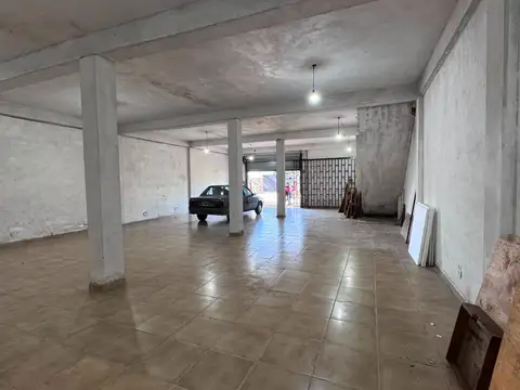 Galpón de 180m2 en Del Viso, en Alquiler