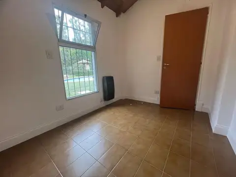 Casa en Alquiler con 3 cocheras