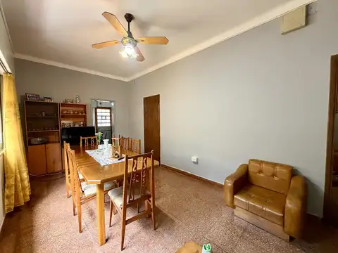 Casa 4 ambientes con 2 baños