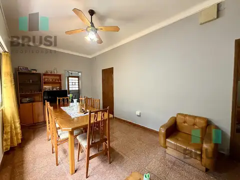Casa 4 ambientes con 2 baños