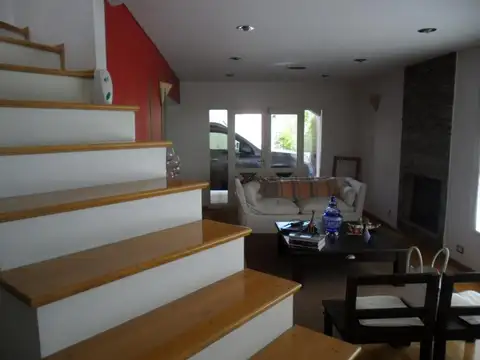 Casa 4 ambientes con 3 baños