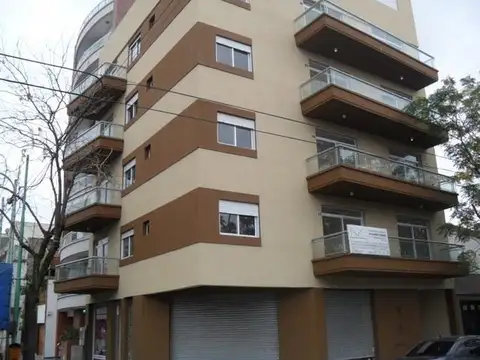 DEPARTAMENTO 2 AMBIENTES AL FRENTE CON BALCON 