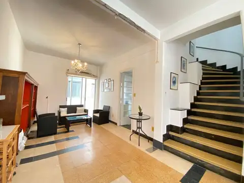 Casa 7 ambientes con 2 baños
