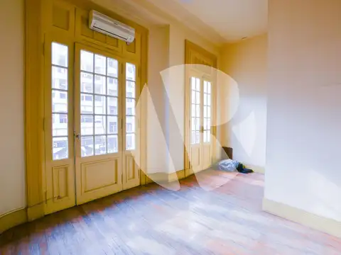 Retasado Venta de Piso en San Nicolás - 162 m² Apto Profesional!