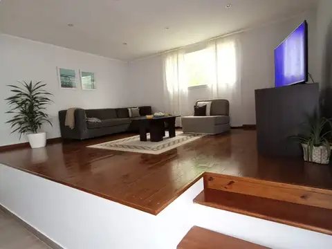 CASA DE 3 DORMITORIOS CON 2 DEPARTAMENTOS