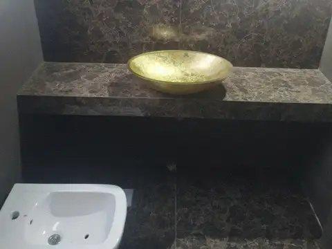 Hermoso!!!  SIN COMISION!! 2/3 AMB con Office. Amoblado, Bajas expensas. Bulnes al 100. Moderno y distinguido. APTO MASCOTAS.